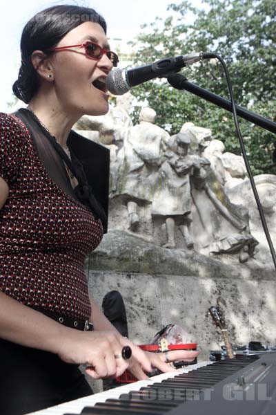 TIKA - 2015-06-21 - PARIS - Place Saint-Ferdinand - 